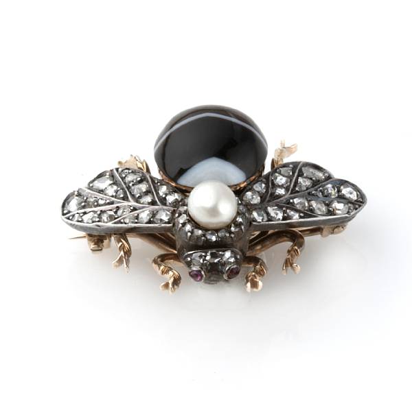 Appraisal: A rose-cut diamond agate and silver-topped gold bee brooch length