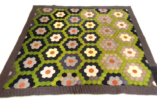 Appraisal: th C patchwork quilt English Garden pattern purchased as Amish