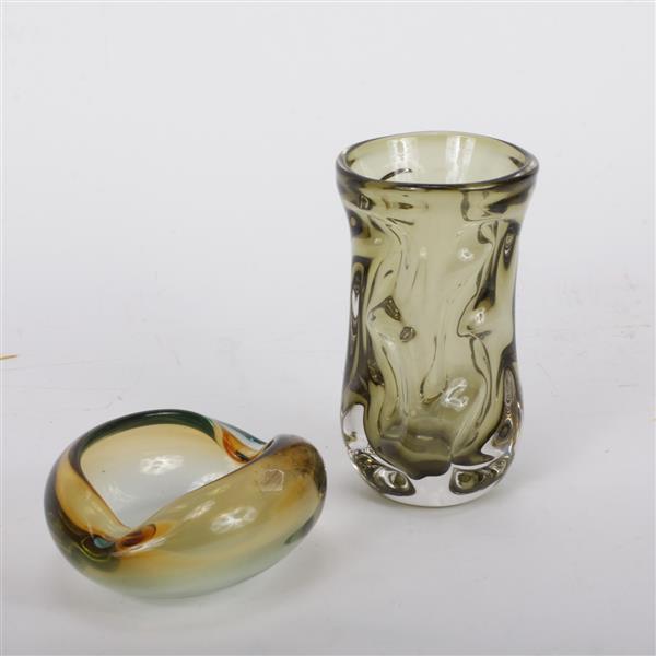 Appraisal: Art glass vase and Alfredo Barbini Murano bowl Two art