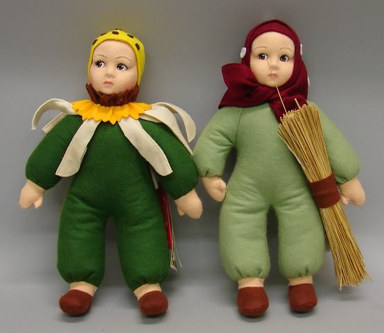 Appraisal: Pair of Lenci felt dolls Boschetto dressed in green and