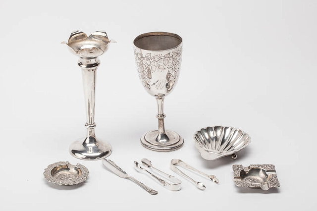 Appraisal: AN EARLY TH CENTURY SILVER GOBLET the bowl decorated with