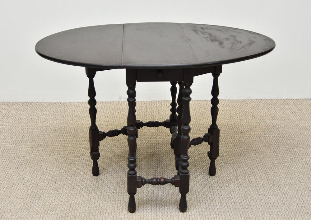 Appraisal: William and Mary Style Gate-Leg Table William and Mary style