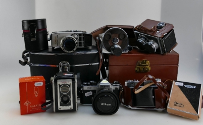 Appraisal: A good collection of vintage film cameras to include Super