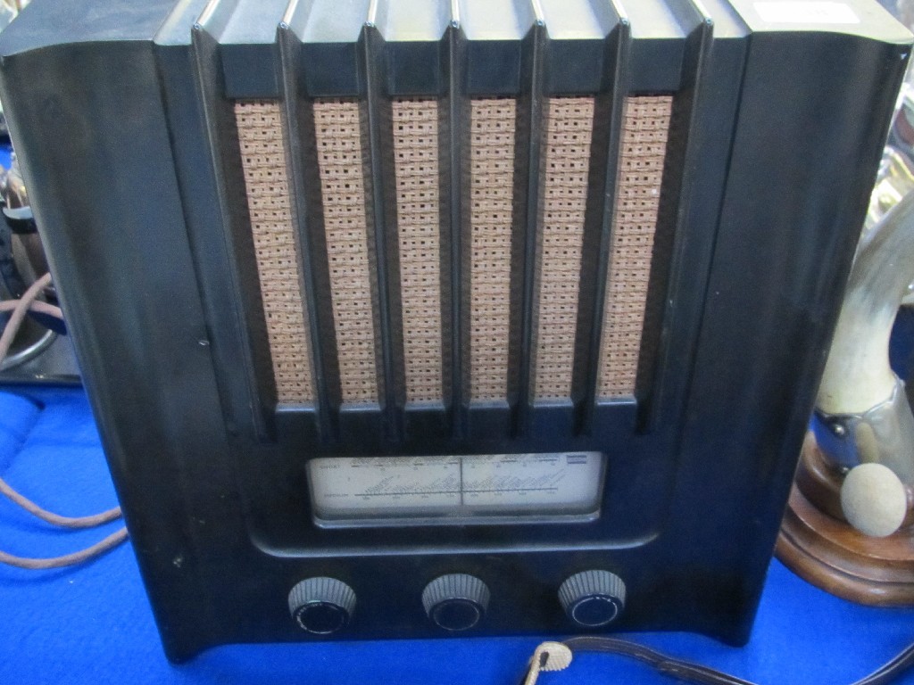 Appraisal: A Murphy Bakelite cased radio