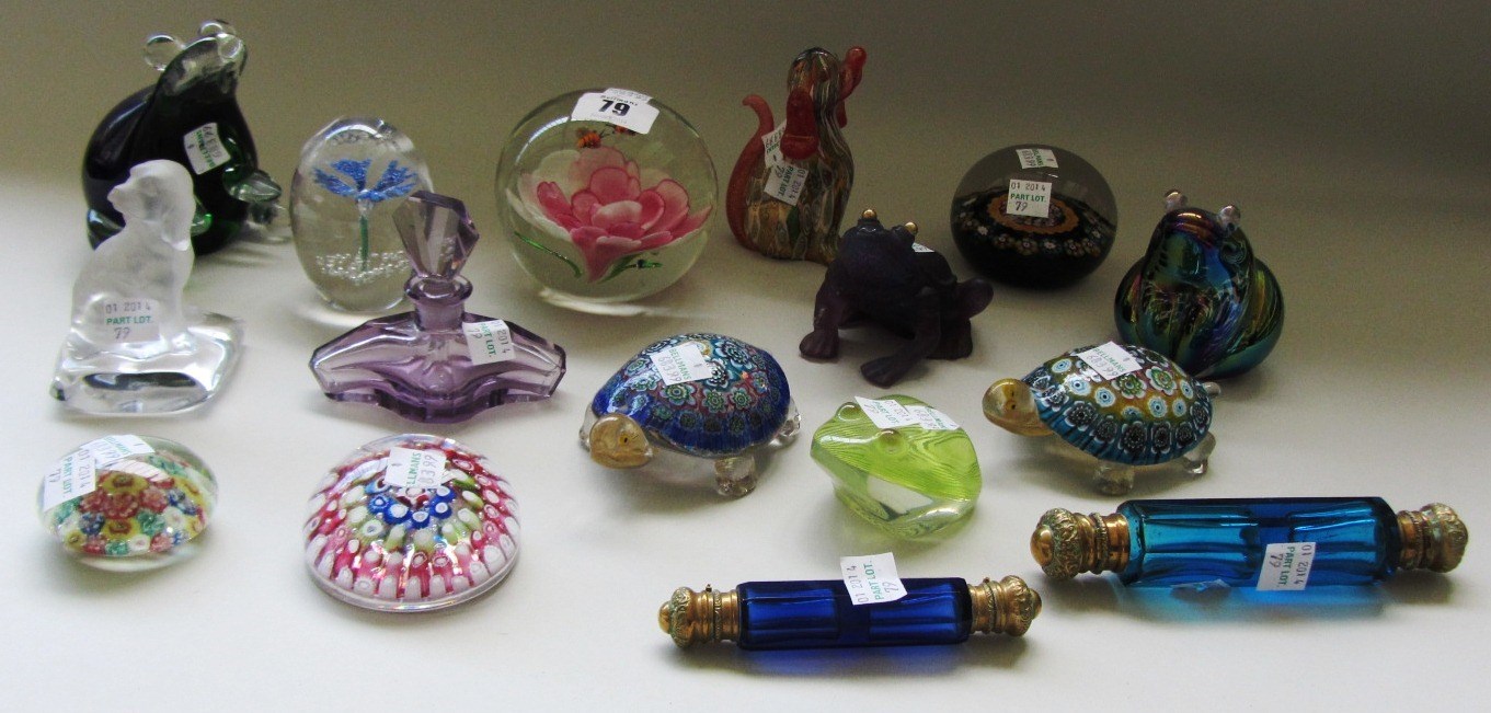 Appraisal: A quantity of small decorative glass items including a Daum