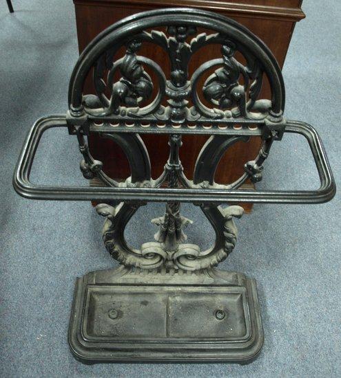 Appraisal: A cast iron single division umbrella stand with pierced back