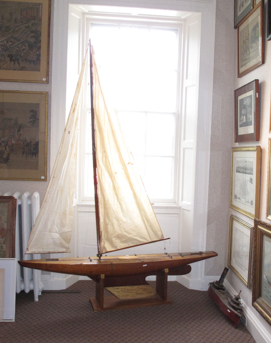 Appraisal: LARGE SINGLE-MASTED MAHOGANY AND PINE POND MODEL Of lift construction