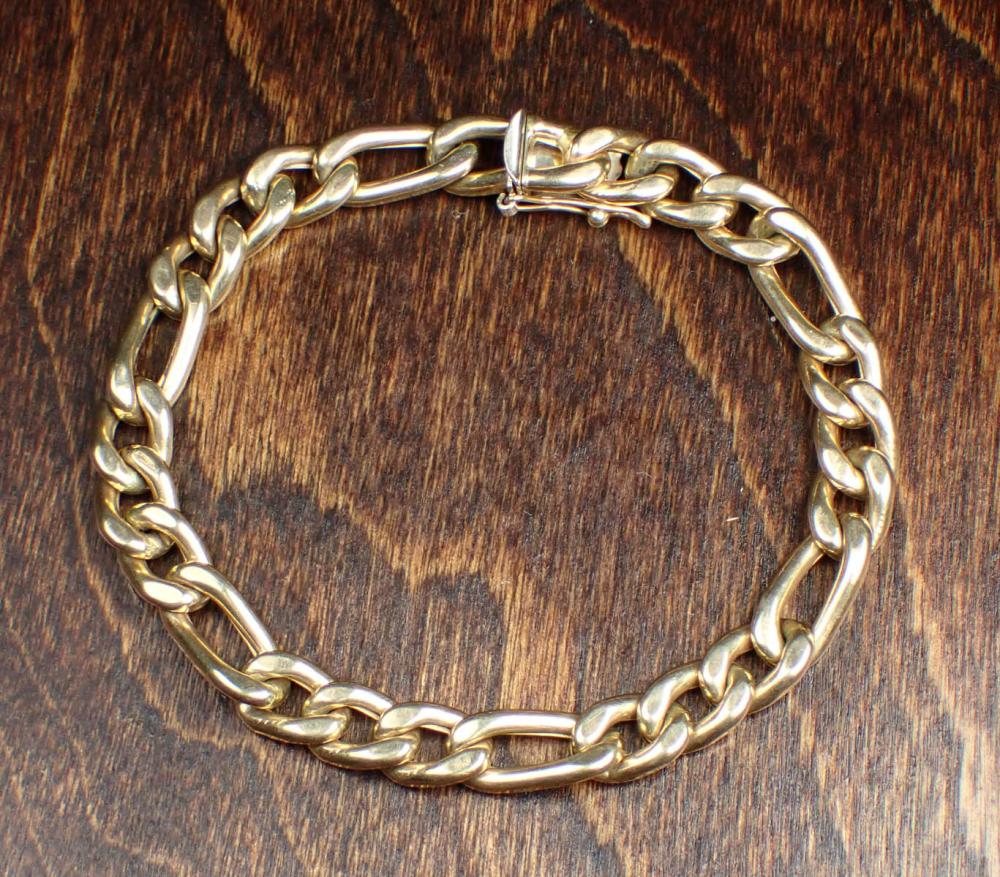 Appraisal: FOURTEEN KARAT GOLD FIGARO CHAIN BRACELET The yellow gold bracelet