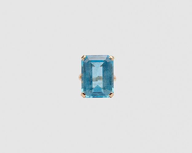 Appraisal: K Yellow Gold and Blue Topaz Ring K Yellow Gold