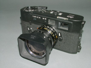 Appraisal: A Leica M camera No in black with Leitz mm