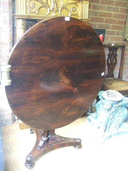 Appraisal: AN EARLY VICTORIAN FIGURED ROSEWOOD CIRCULAR BREAKFAST TABLE on a