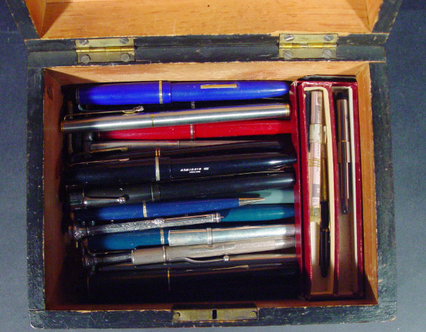 Appraisal: Collection of mixed fountain pens and propelling pencils some with