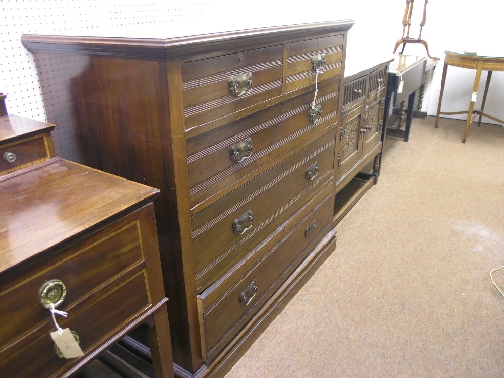 Appraisal: An Edwardian mahogany bedroom chest two short and three long