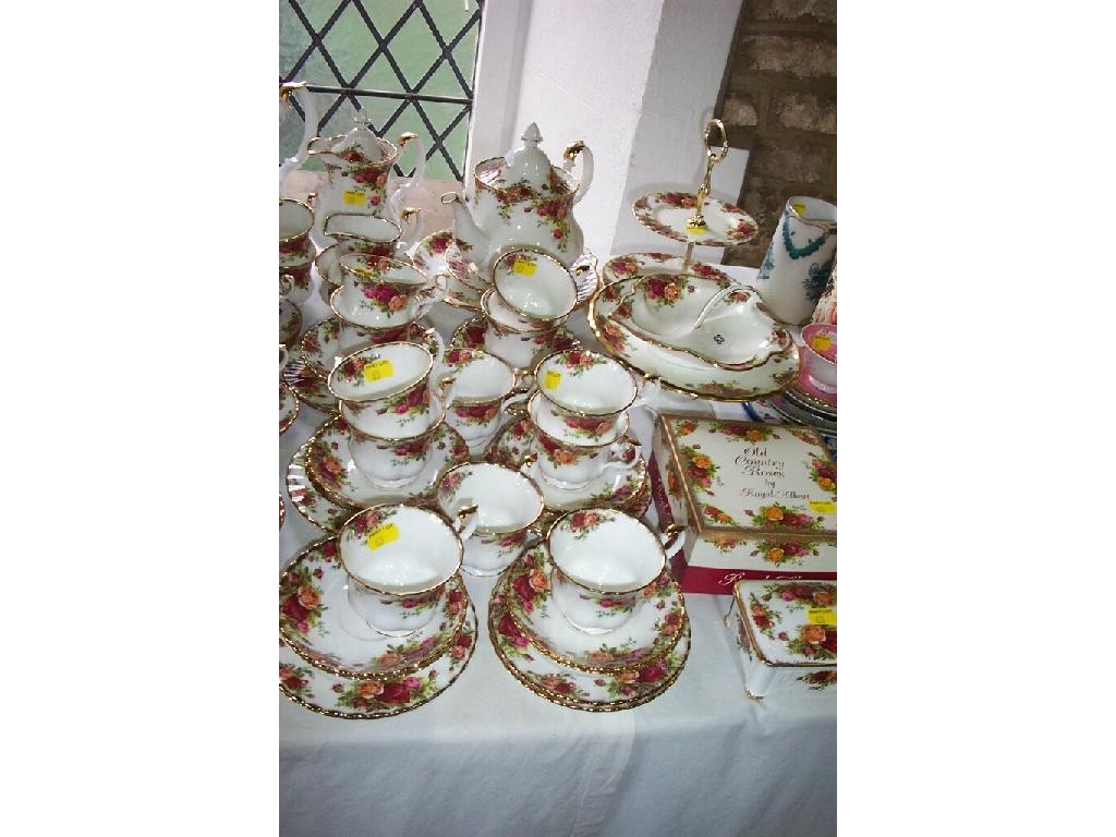 Appraisal: An extensive collection of Royal Albert Old Country Roses pattern