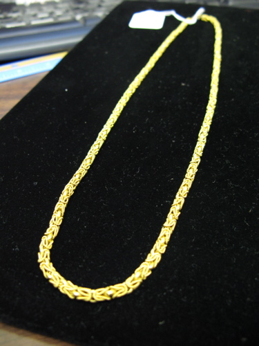 Appraisal: EIGTHTEEN KARAT GOLD CHAIN NECKLACE inches in length Weight grams