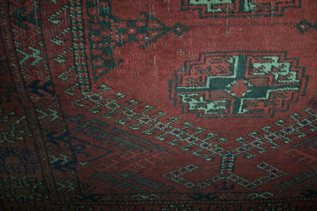 Appraisal: A small red ground Eastern wool rug with repeating gull