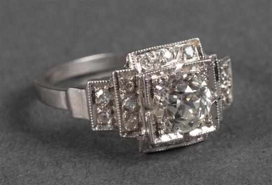 Appraisal: Art Deco diamond ring center round-cut diamond approximately cts flanked