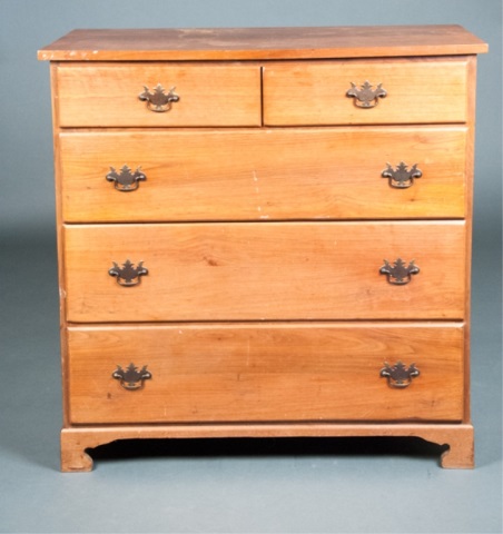 Appraisal: Federal Style Mahogany Chest of Drawers Four graduated drawers on