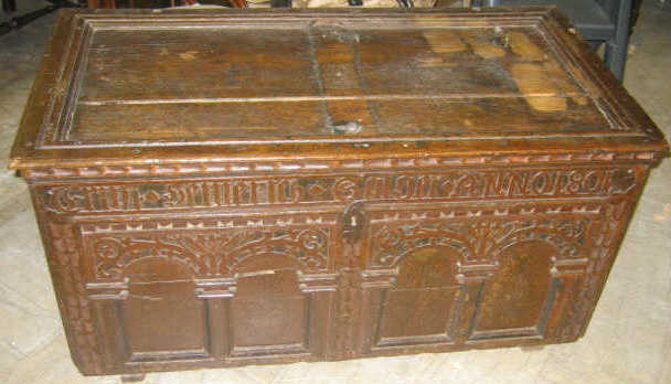 Appraisal: ENGLISH EARLY TH CENTURY OAK COFFER Rectangular hinged top opens