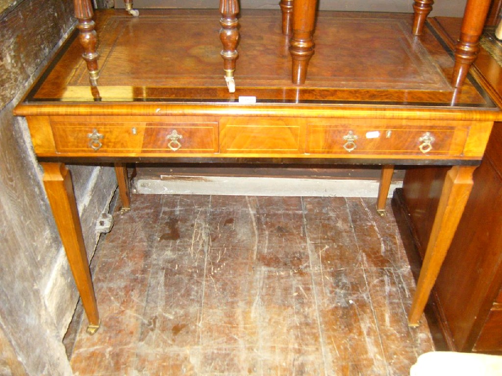 Appraisal: A Victorian walnut writing table the inset leather top with