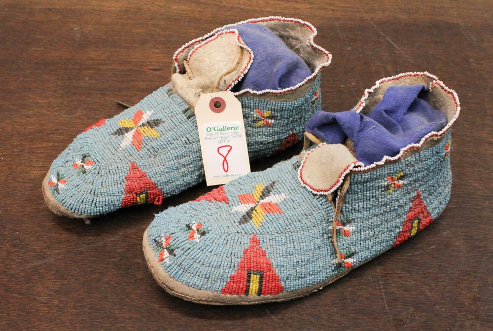 Appraisal: PAIR OF MAN'S NATIVE AMERICAN SIOUX BEADED MOCCASINS in a