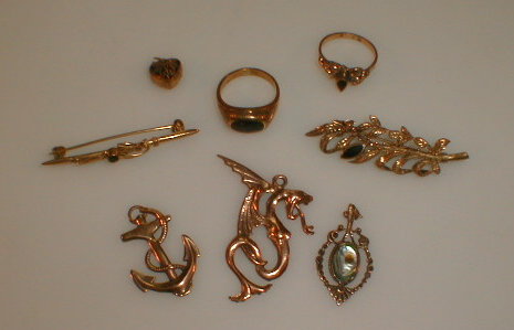 Appraisal: A small quantity of yellow base metal jewellery items