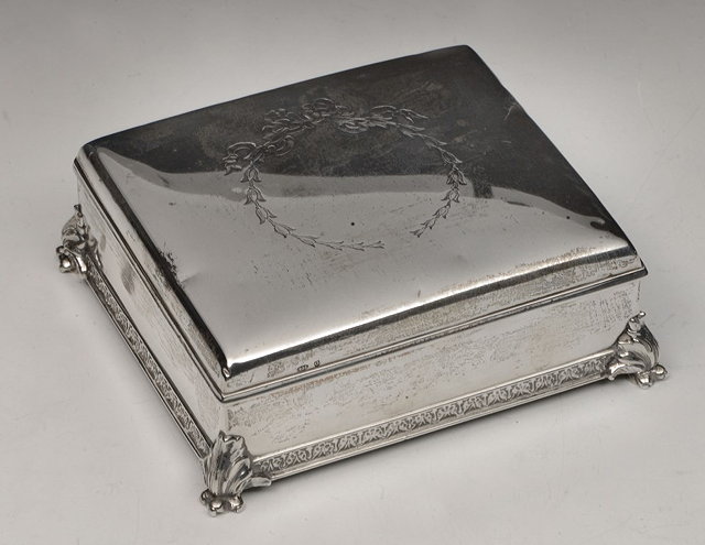 Appraisal: A SILVER TRINKET BOX of rectangular form the rising lid