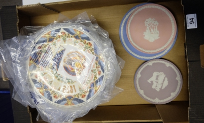 Appraisal: A collection of Wedgwood plates to include Jasper ware Calendar