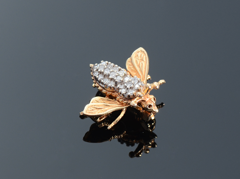 Appraisal: DIAMOND FIGURAL BEE PIN k yellow gold pin having round