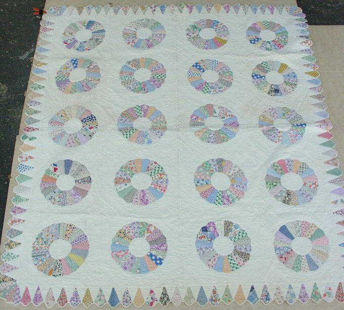 Appraisal: DRESDEN PLATE QUILT Hand pieced and machine quilted Size by