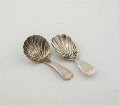 Appraisal: A George IV caddy spoon with a fluted circular bowl