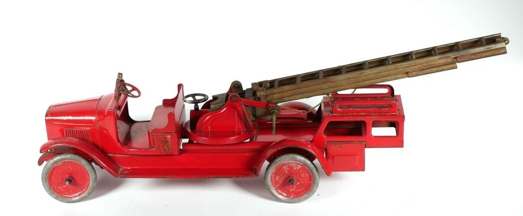 Appraisal: VINTAGE BUDDY L LADDER TRUCKToy truck by Buddy L pressed