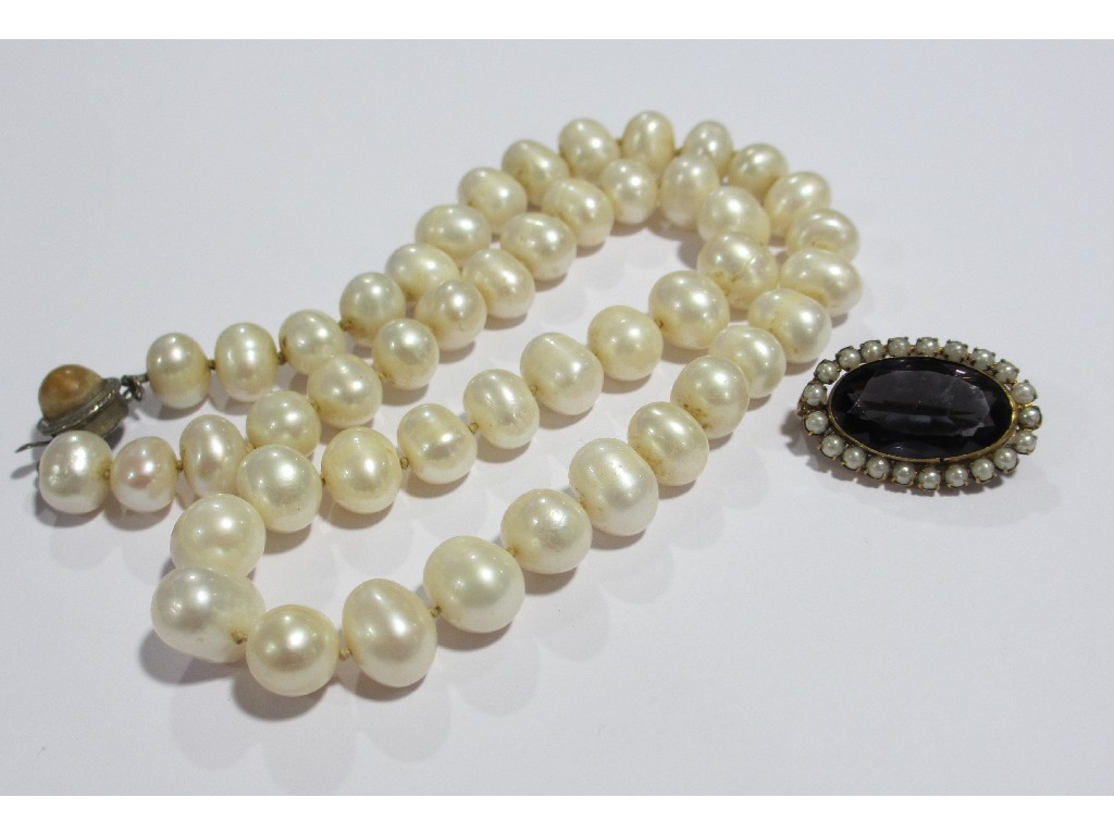 Appraisal: Lot comprising a string of cultured pearls and an amethyst