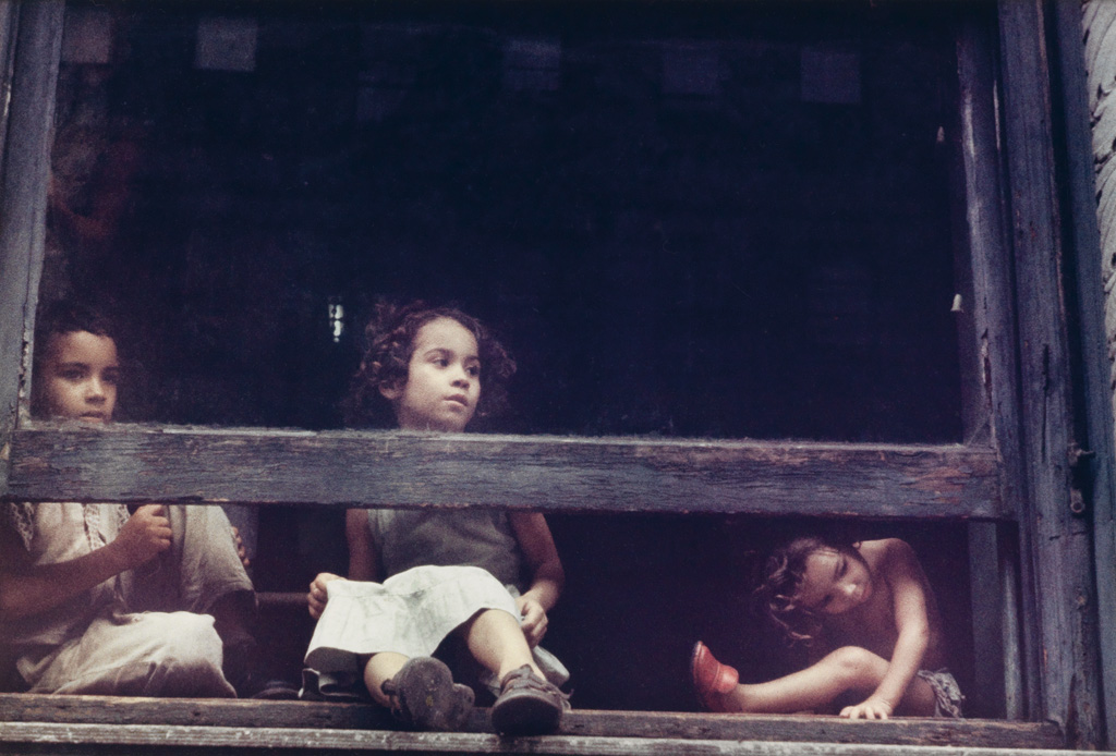 Appraisal: HELEN LEVITT - Children in the window Chromogenic print the