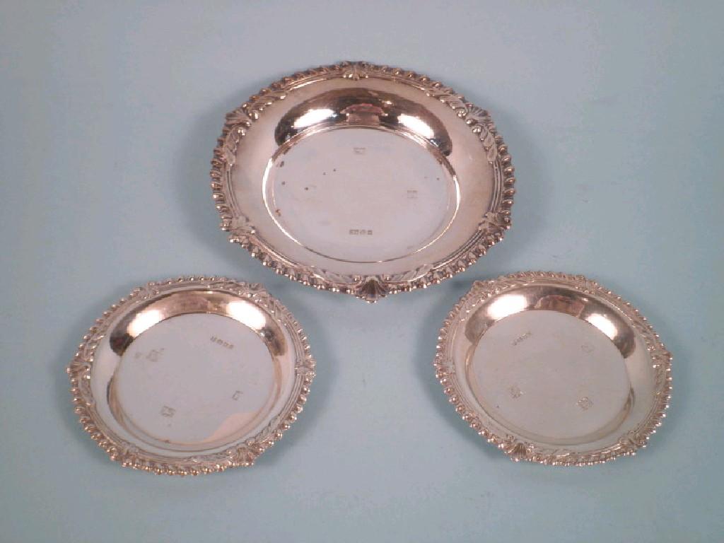 Appraisal: A silver circular pin tray with a gadrooned border cast