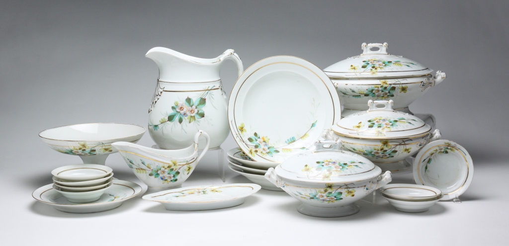 Appraisal: Ca Various serving pieces and tableware in a floral pattern