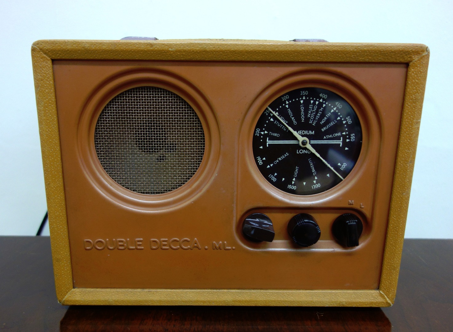 Appraisal: A continental Perdiot PR portable radio in blue case another