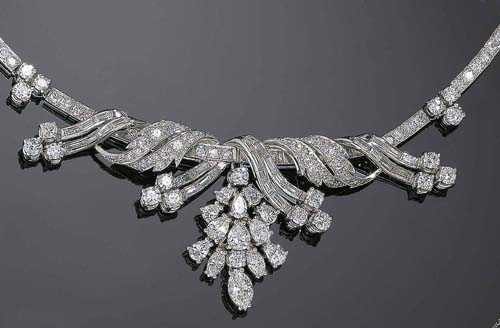 Appraisal: DIAMOND NECKLACE ca Platinum Classic-elegant necklace the top is decorated