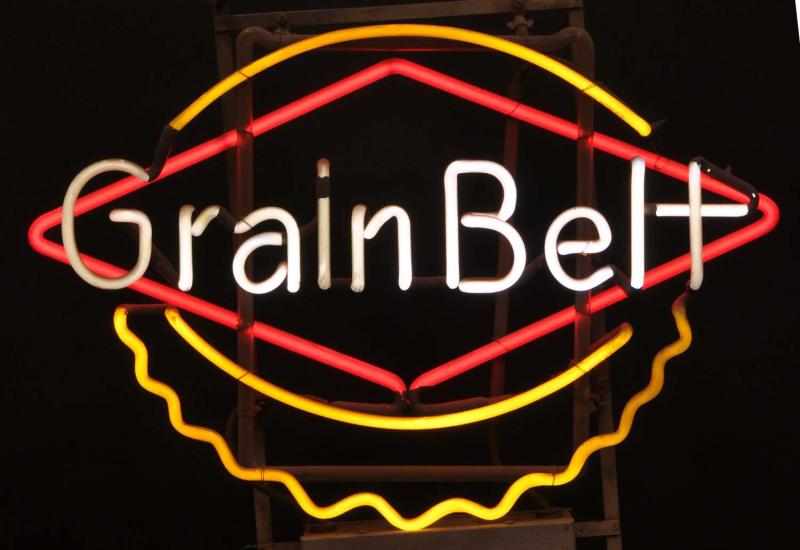 Appraisal: Grain Belt Bottle Cap Neon Sign Description s to s