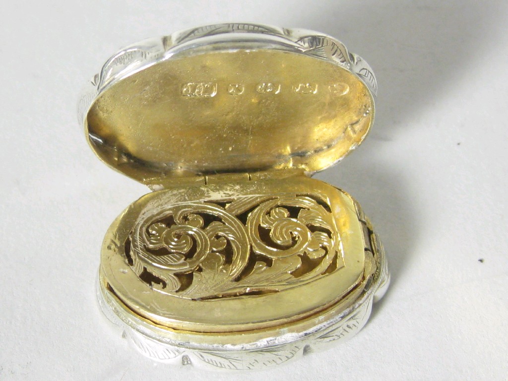 Appraisal: A Victorian oval Vinaigrette with rosette engraving and leafage scroll