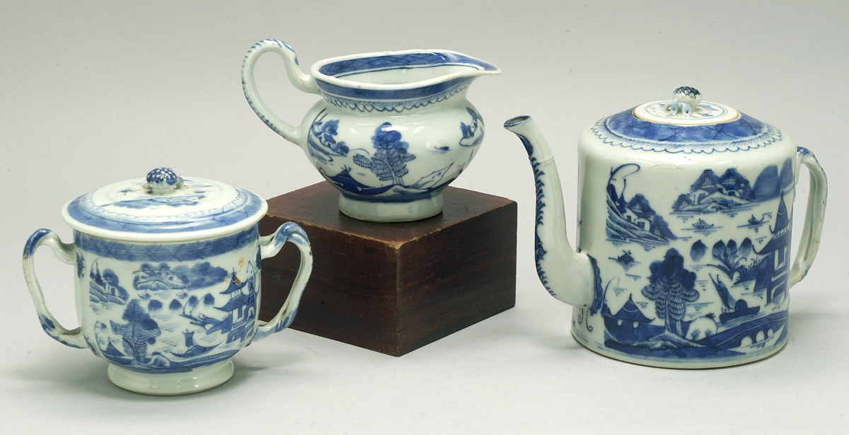 Appraisal: THREE-PIECE CHINESE EXPORT CANTON PORCELAIN TEA SET th CenturyIn blue