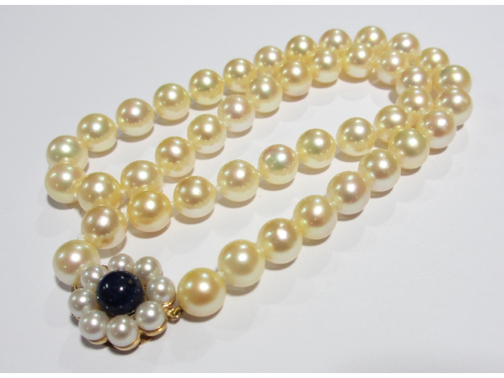 Appraisal: A cultured pearl single strand necklace with forty-four mm pearls