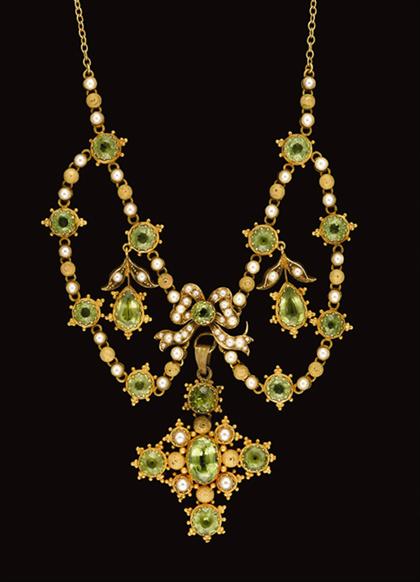 Appraisal: Peridot and seed pearl garland necklace edwardian circa Set with