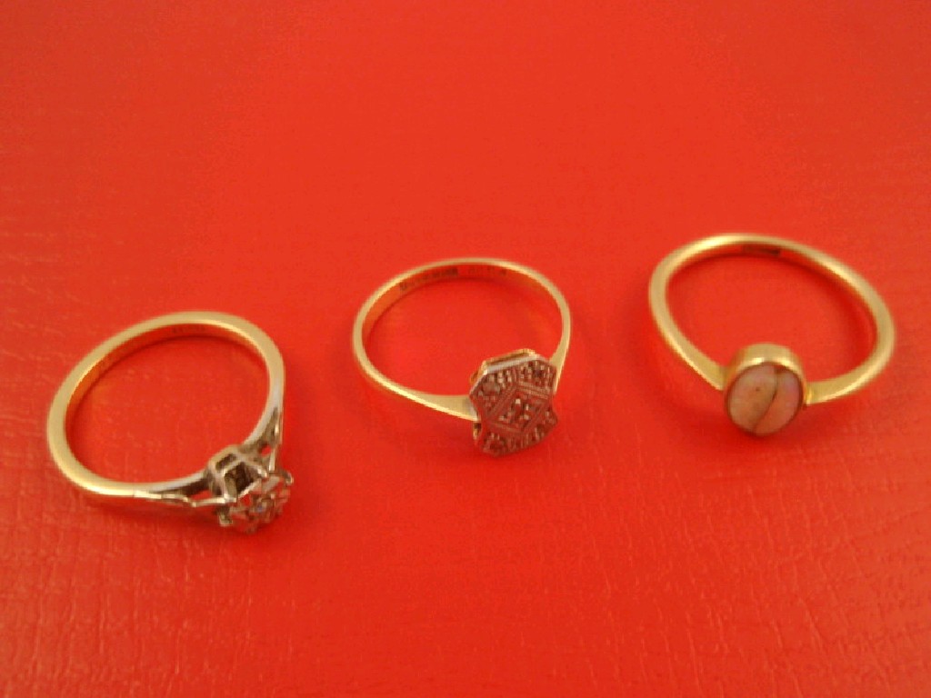 Appraisal: Three stone set dress rings various grades