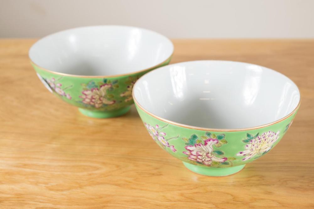 Appraisal: PAIR OF CHINESE FAMILLE ROSE PORCELAIN BOWLS each with colorful