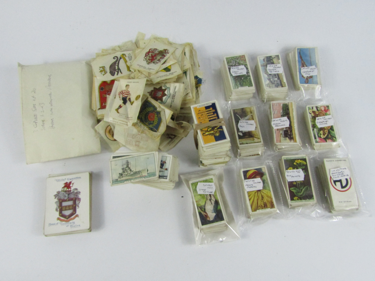 Appraisal: Cigarette cards including Players Army Corps Divisional Signs Ogdens Model