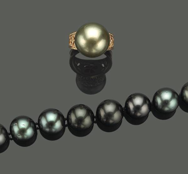 Appraisal: A South Sea cultured pearl necklace together with a South