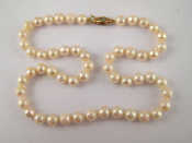 Appraisal: A cultured pearl necklace with a yellow metal tests gold