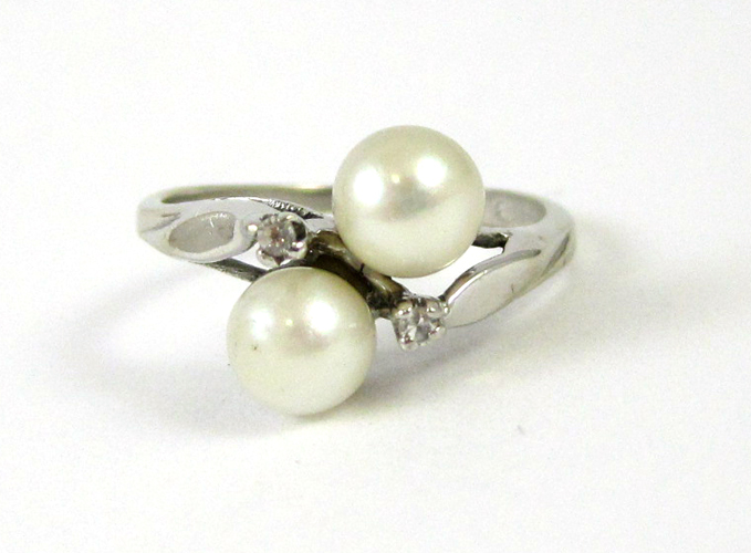 Appraisal: PEARL AND FOURTEEN KARAT WHITE GOLD RING set with two