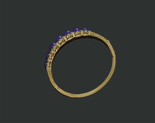 Appraisal: LAPISLAZULI-DIAMANT-ARMREIF um Gelbgold Dekorativer massiver Armreif im Stil des Jh